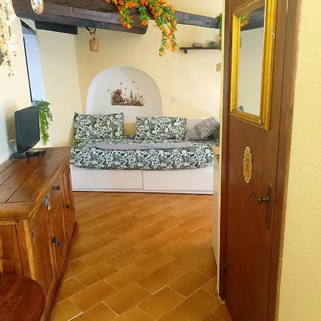Lo Del Borgo شقة *