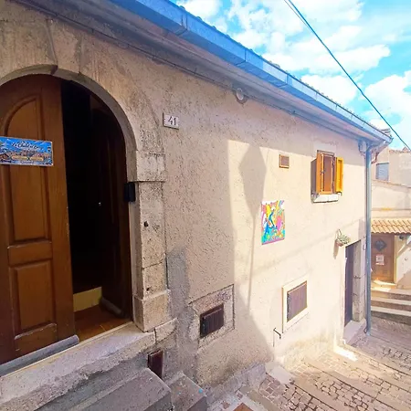 Lo Del Borgo شقة